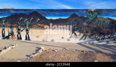 Alien und UFO Wandbild bei ET Fresh Jerky Store, Hiko Nevada USA Stockfoto