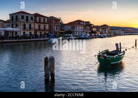 Am Abend Blick auf den Hafen von Lefkada, Griechenland. Stockfoto
