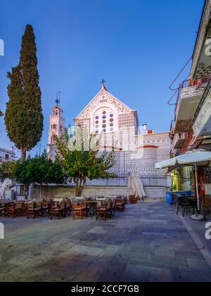 Kirche auf dem Hauptplatz von pyrgi Dorf auf der Insel Chios, Griechenland. Stockfoto