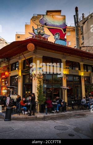 Café-Bar im Stadtteil Psirri in Athen. Stockfoto