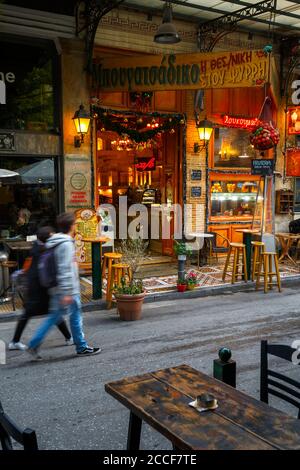 Café-Bar im Stadtteil Psirri in Athen. Stockfoto