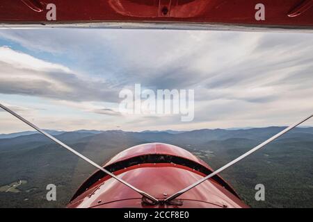Blick vom Cockpit des alten Doppeldecker der White Mountains, New Hampshire Stockfoto