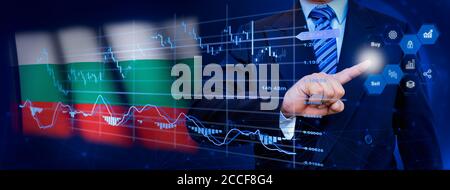 Geschäftsmann berühren Datenanalyse Prozesssystem mit KPI Finanzdiagramme, Dashboard von Aktien und Marketing auf virtuelle Schnittstelle. Mit Bulgarien Fla Stockfoto