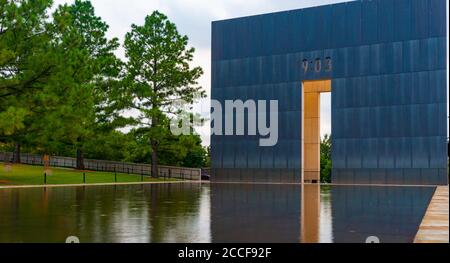 Oklahoma City USA - 9. September 2015; Oklahoma National Memorial Gate of Time and Reflecting Pool.1 Stockfoto