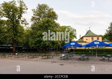 Biergarten, Chinesischer Turm, München, englischer Garten, Ende der Sperre, Entfernung, Stockfoto