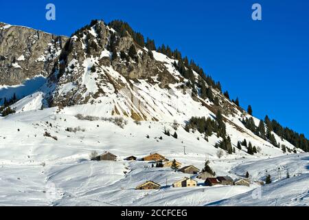 Wintersportort Sommand Resort auf dem Col de la Ramaz Pass. Praz de Lys Sommand, Haute-Savoie, Savoy, Frankreich Stockfoto