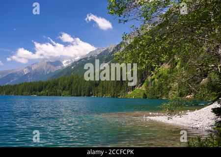 Der Antholzer See in den Bergen des Naturparks Rieserferner-Ahrn, Pustertal, Südtirol, Italien Stockfoto