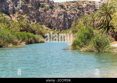 Blick in die Mündung des Palmenstrandes Preveli im Sommer, Zentralkreta, Griechenland Stockfoto