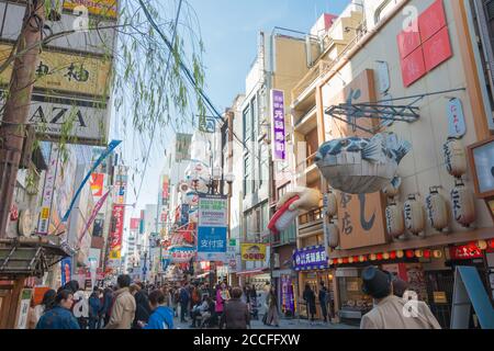 Osaka, Japan - Dotonbori in Osaka, Japan. Dotonbori ist eines der wichtigsten touristischen Destinationen in Osaka, Japan. Stockfoto