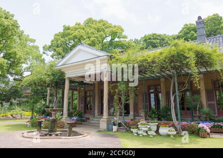 Nagasaki, Japan - Jun 06 2019 - das ehemalige Alt-Haus im Glover Garden in Nagasaki, Japan. Es ist Teil des Weltkulturerbes - Stätten der japanischen Mei Stockfoto