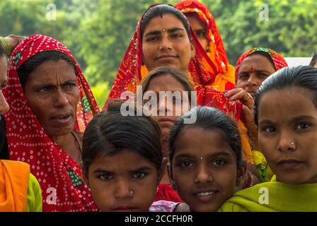 Hinduistische Frauen Pilger auf der Pushkar Camel Fair, Rajasthan, Indien Stockfoto