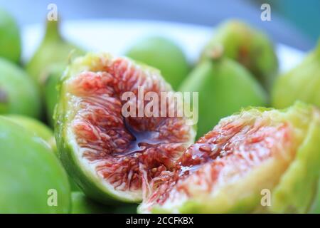 Bio reife und gesunde geerntete Feigen lat. Ficus carica Stockfoto