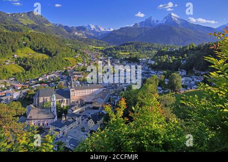Dorfübersicht von Berchtesgaden gegen den Watzmann (2713m), Berchtesgadener Land, Oberbayern, Bayern, Deutschland Stockfoto