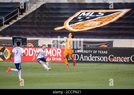 21. August 2020: Houston Dynamo-Verteidiger Zarek Valentin (4) in der ersten Spielhälfte gegen den FC Dallas im BBVA Stadium in Houston, Texas. Maria Lysaker/CSM. Stockfoto