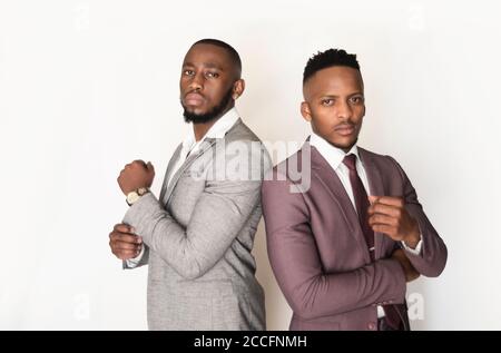 afrikanisches Stock Foto von schwarzen Herren in smarter Kleidung in studio-Einstellung Stockfoto