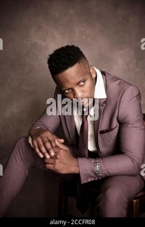 afrikanisches Stock Foto von schwarzen Herren in smarter Kleidung in studio-Einstellung Stockfoto