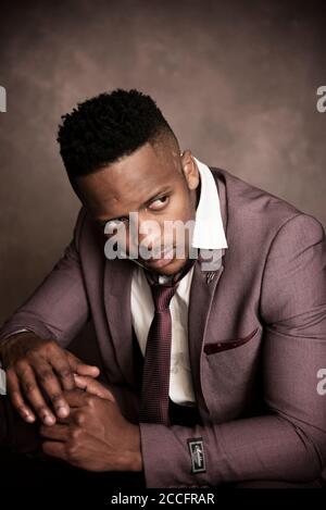 afrikanisches Stock Foto von schwarzen Herren in smarter Kleidung in studio-Einstellung Stockfoto