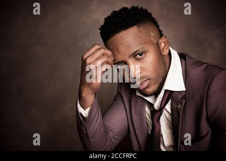 afrikanisches Stock Foto von schwarzen Herren in smarter Kleidung in studio-Einstellung Stockfoto
