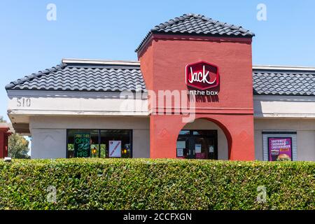 August 3, 2020 Mountain View / CA / USA - Jack in the Box Lage in San Francisco Bay Area Stockfoto