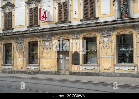 Graz, Österreich. August 2020.BLICK auf eine alte Apotheke im Stadtzentrum Stockfoto