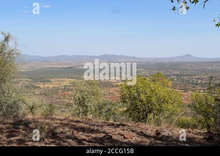 Landschaftlich reizvolle, trockene Landschaften am Lake Magadi, Kenia Stockfoto