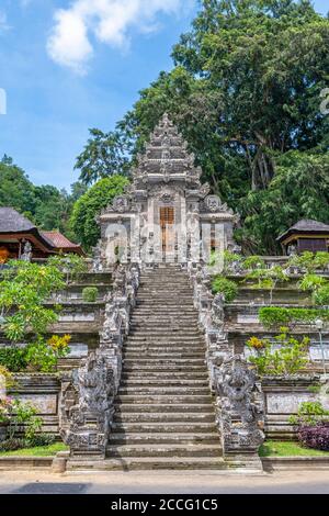 Pura Kehen oder Kehen Tempel ist ein balinesischer Hindu Tempel in Cempaga, Bali. Der Tempel liegt am Fuße eines bewaldeten Hügels, etwa 2 Kilometer (1. Stockfoto