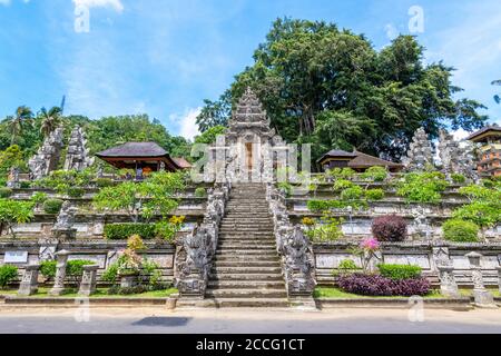 Pura Kehen oder Kehen Tempel ist ein balinesischer Hindu Tempel in Cempaga, Bali. Der Tempel liegt am Fuße eines bewaldeten Hügels, etwa 2 Kilometer (1. Stockfoto