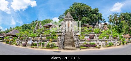 Pura Kehen oder Kehen Tempel ist ein balinesischer Hindu Tempel in Cempaga, Bali. Der Tempel liegt am Fuße eines bewaldeten Hügels, etwa 2 Kilometer (1. Stockfoto