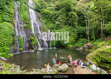 Banyumala Twin Wasserfall ist einer der schönsten Wasserfälle in Bali, Indonesien. Trotz seiner unglaublichen natürlichen Schönheit, Banyumala Wasserfall immer noch Stockfoto