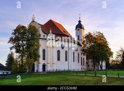 Wieskirche im Morgenlicht, Wallfahrtskirche zum geißelten Heiland auf der wies, wies, bei Steingaden, Pfaffenwinkel, Oberbayern, Bayern, G Stockfoto