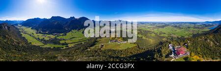 360 Grad Panorama über Burgruine Falkenstein mit Burghotel Falkenstein, bei Pfronten, Ostallgäu, Allgäu, Luftbild, Schwaben, Bayern, Deutschland Stockfoto