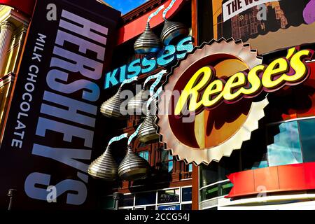 Außenansicht der Hershey's Chocolate World in Las Vegas. Der 13,000 Quadratfuß große Laden hat über 800 verschiedene Pralinen. Stockfoto