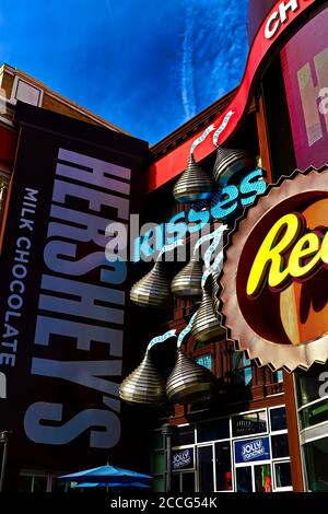 Außenansicht der Hershey's Chocolate World in Las Vegas. Der 13,000 Quadratfuß große Laden hat über 800 verschiedene Pralinen. Stockfoto