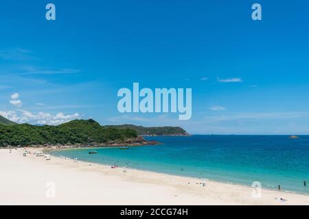 Schwimmen am Ham Tin Wan Strand in Eastern Sai Kung, Hong Kong. Juli 28, 2020 Stockfoto