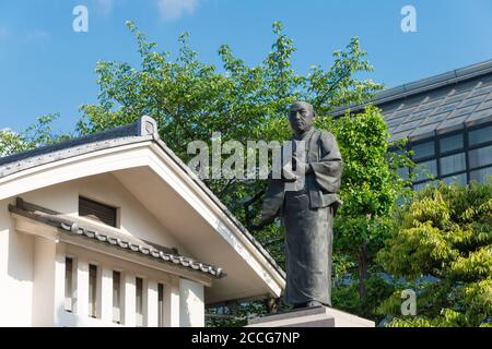 Statue von Oishi Yoshio am Sengaku-ji Tempel in Tokyo, Japan. Er ist bekannt als der Führer der 47 Ronin in ihrer Vendetta 1702. Stockfoto