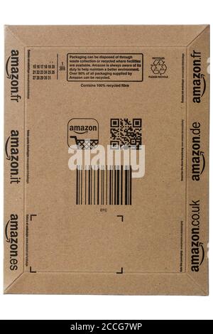 Amazon-Paket auf weißem Hintergrund isoliert Stockfoto