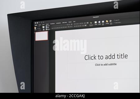 New york, USA - 22. August 2020: Neue Präsentation in Microsoft PowerPoint-Anwendung auf dem Computerbildschirm Stockfoto