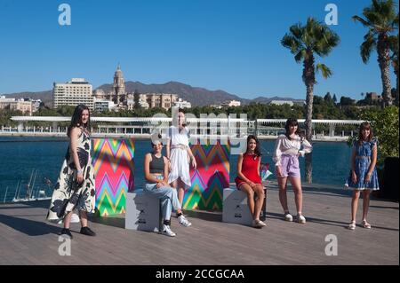 Andrea Fandos, Zoe Arnao, Ainara Nieto, Carola Gurpegui, Elisa Martínez und Julia Sierra besuchen Las Ninas Photocall im Muelle Uno in Malaga. Stockfoto