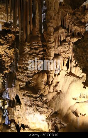 Gumushane, Türkei - 29. juli 2020: Karaca Höhle, 147 Millionen Jahre alte Naturformation, Naturwunder, Torul Bezirk. Stockfoto