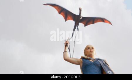 EMILIA CLARKE in GAME OF THRONES (2011), Regie: DANIEL MINAHAN. Kredit: HBO / Album Stockfoto