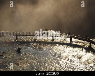 Sonnenuntergang an den Iguassu Fällen Stockfoto