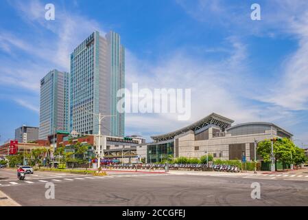 19. August 2020: Nangang Station, ein Bahnhof und U-Bahn-Station in Taipei, Taiwan, bedient von Taiwan High Speed Rail, Taiwan Railways Administration und T Stockfoto