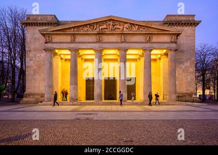 Deutschland, Berlin, die Neue Wache von Karl Friedrich Schinkel, am Boulevard unter den Linden. Stockfoto