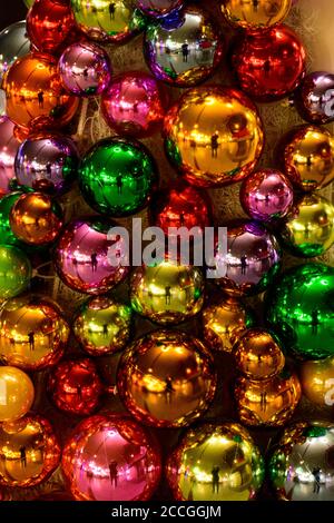 Deutschland, Berlin, Weihnachtsbaumkugeln. Stockfoto