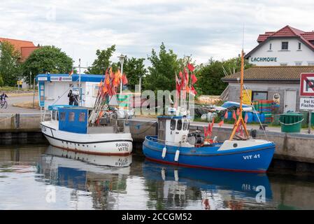 Deutschland, Mecklenburg-Vorpommern, Hiddensee, Fischerboot, Hafen Vitte. Stockfoto