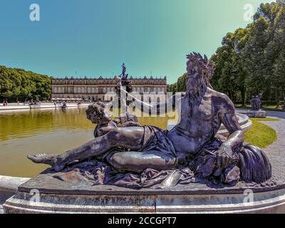 Herrenchiemsee Schloss und Brunnen, Wahrzeichen in Deutschland und eine Nachahmung von Schloss Versailles. Stockfoto