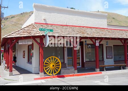 JACKSON HOLE, WY – 1. AUGUST 2020 – Blick auf die westliche Stadt Jackson Hole, Wyoming, USA. Stockfoto