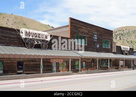 JACKSON HOLE, WY – 1. AUGUST 2020 – Blick auf die westliche Stadt Jackson Hole, Wyoming, USA. Stockfoto