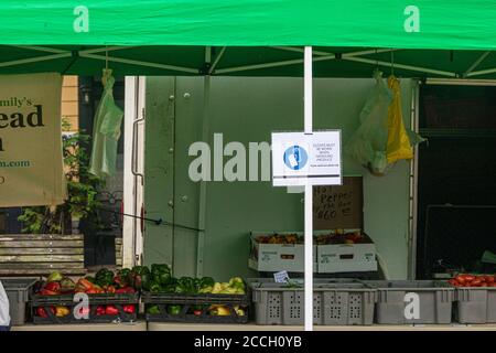 Farmers Market Soziale Distanzierungszeichen Stockfoto