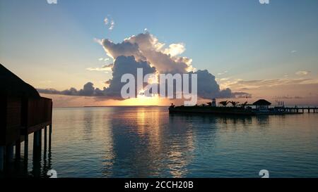 Sonnenuntergänge in Malediven Resorts Stockfoto